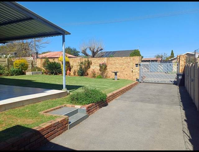 3 BEDROOM HOUSE FOR SALE IN KLOPPERPARK